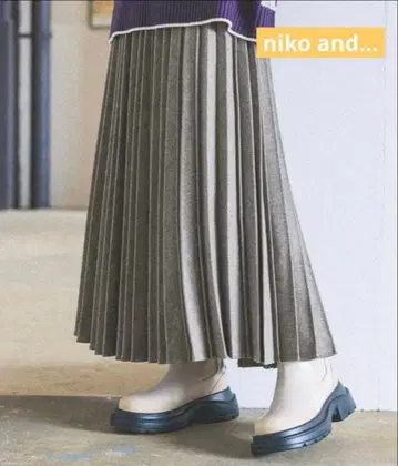[ 새상품급 미사용 ] 니코앤드 울라이크 플리츠 스커트 M 사이즈 헤링본