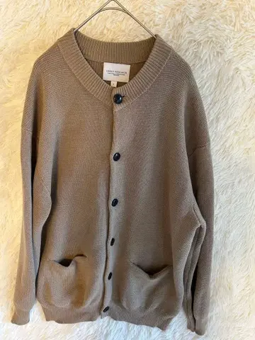 베이지 버튼 가디건 어반 리서치