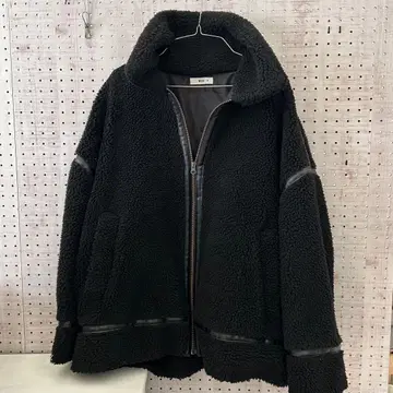 보아 블랙 집업 자켓 위고