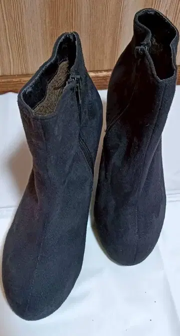 블랙 웨지 부츠 사이드 지퍼 부착