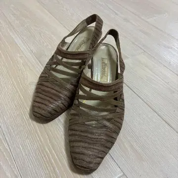 Beruzzi 브라운 가죽 샌들 중간 힐