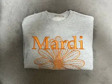 Mardi 자수 트레이닝복