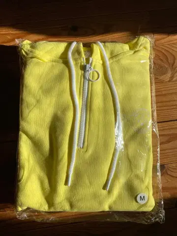 허벅지 밤 2021 하프 지퍼 후드티 시오링 옐로우 컬러