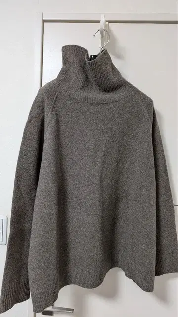 APSTUDIO 터틀 니트