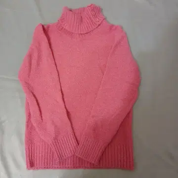 핑크 터틀넥 스웨터 5버튼