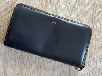 A.P.C 장지갑 카드 포켓 부착