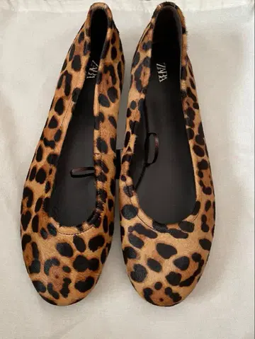 [ 미사용 새상품 ] ZARA 레오파드 무늬 플랫슈즈 40