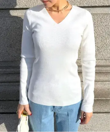 JENNE V넥 실루엣 니트 제니