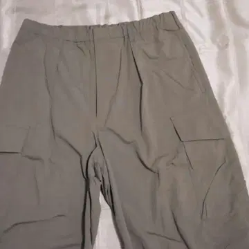 유니클로 U 와이드 핏 파라슈트 카고 팬츠 남성용 L 사이즈