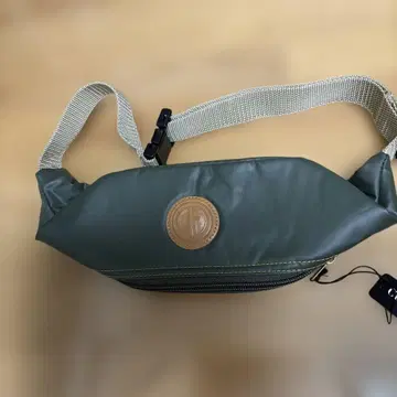 올리브 그린 바디백