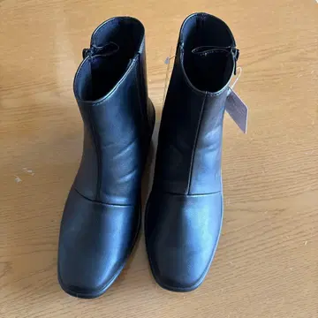 블랙 지퍼 달린 숏부츠