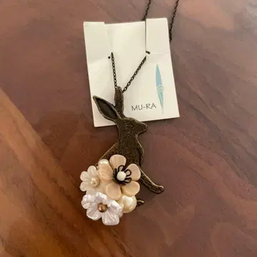 MU-RA 토끼와 꽃 목걸이