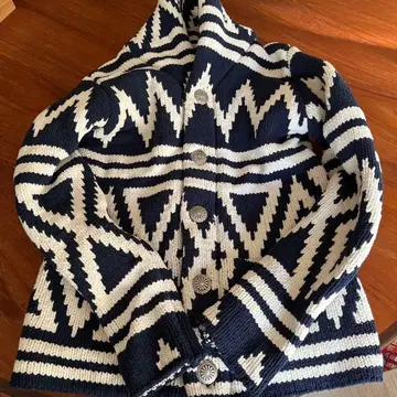 ANTIBALLISTIC 네이비와 화이트 니트 가디건