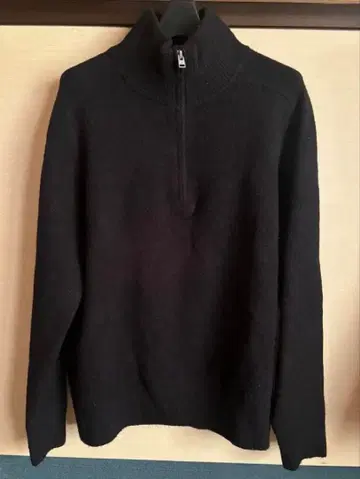 JW Anderson UNIQLO 블랙 하이넥 스웨터