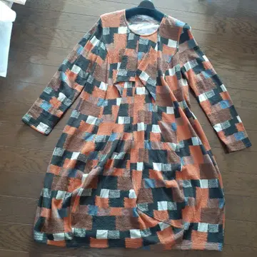 센소유니코 오렌지 블랙 화이트 패턴 긴팔 원피스