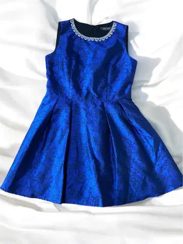 A라인 무릎 기장 원피스 드레스