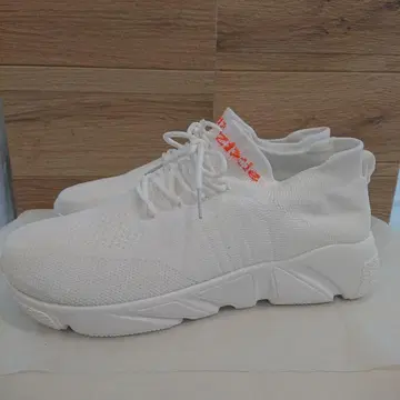 화이트 니트 스니커즈