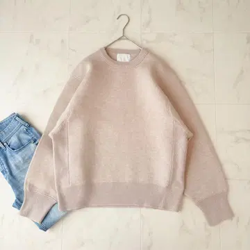 컨디션 최상 [베이지] 쫀득하고 넉넉한 울 니트 돌먼 풀오버