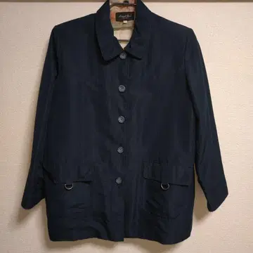 네이비 버튼 부착 자켓