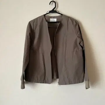 루카 LUCA의 카키 브라운 노카라 자켓