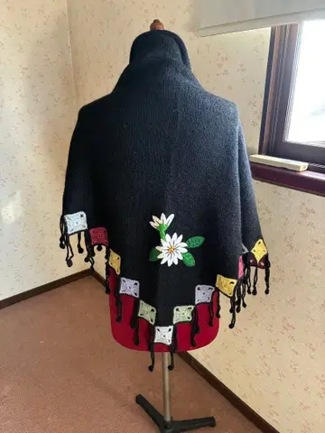 블랙 니트 삼각형 스톨