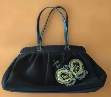 ANNA SUI 블랙 핸드백 나비 자수