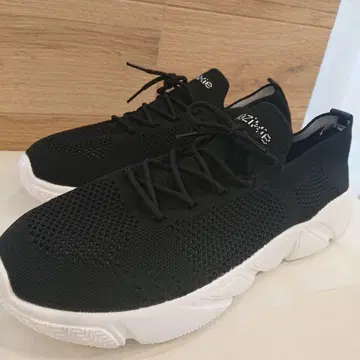블랙 메쉬 스니커즈