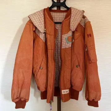 핑크하우스 오렌지 컬러 후드 부착 점퍼