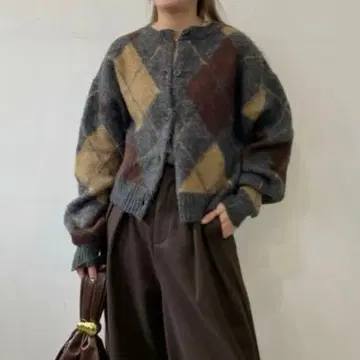 새상품 모헤어 터치 아가일 니트 가디건/차콜 lumier