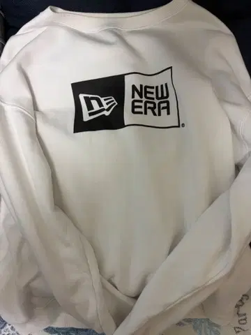 뉴에라 맨투맨 크루넥 박스로고 화이트