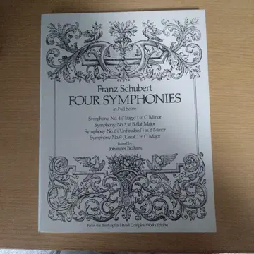 슈베르트 교향곡 제4, 5, 8, 9번 Dover 대형 악보
