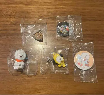 [ 미개봉 새상품 ] 쿠라스시 비쿠라폰 BT21 피규어 캔뱃지 5개 세트