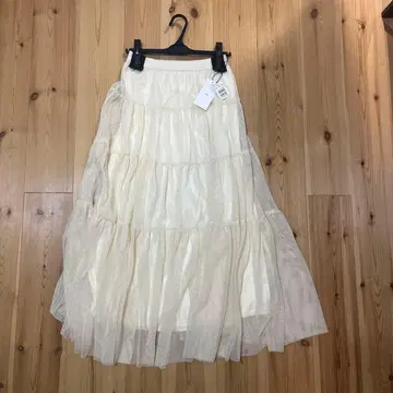 화이트 롱 스커트