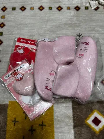 헬로키티 뽑기 룸슈즈 백참 A / B