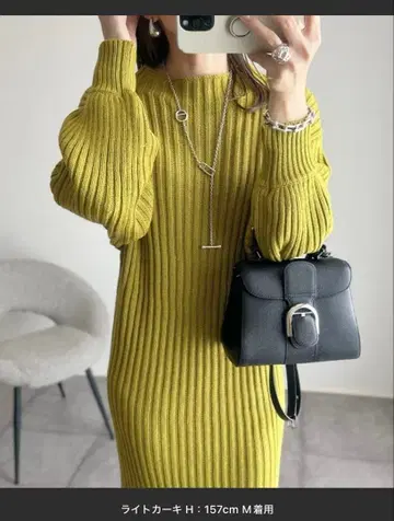 한 장으로 성숙 캐주얼의 주인공으로. 쁘띠 하이넥 니트 원피스