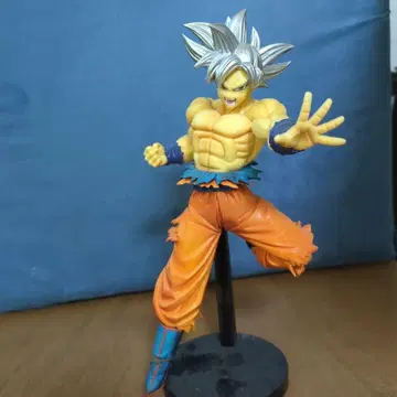 초사이어인 갓 초사이어인 손오공 피규어