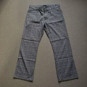 남성용 그레이 계열 체크 팬츠