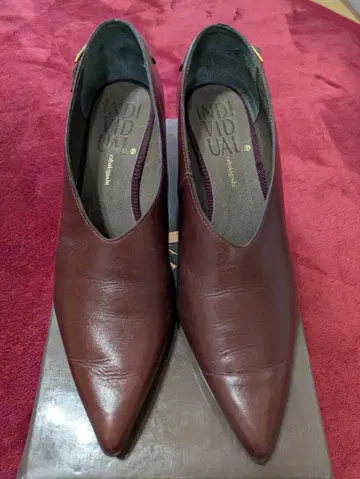 INDIVIDUAL 다크 브라운 스틸레토 로퍼