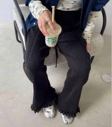 SANSeLF 볼륨 프릴 리브 팬츠