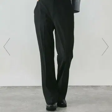 미사용 새상품 우츠쿠실루엣 플레어 팬츠