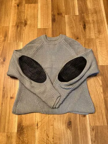 그레이 리브 니트 스웨터 긴팔 팔꿈치 패치 포함