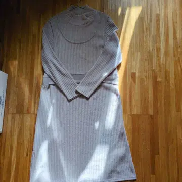 리브 니트 터틀넥 긴팔 원피스