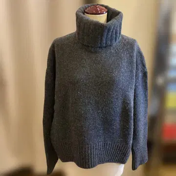 그레이 터틀넥 니트 긴팔