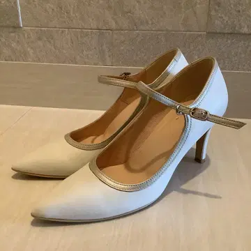 EIZO 화이트 스틸레토 하이힐