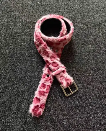 레오파드 무늬 퍼 벨트 핑크