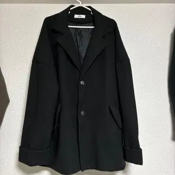 루즈 멜톤 루즈 하프 체스터 코트 블랙