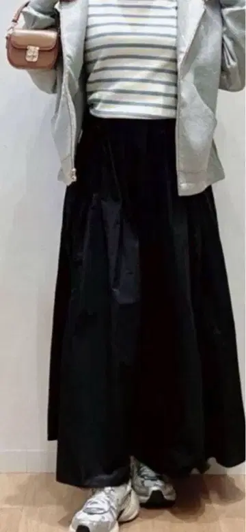 [미사용 새상품] 메모리 타프타 볼륨 스커트 [블랙 사이즈 36
