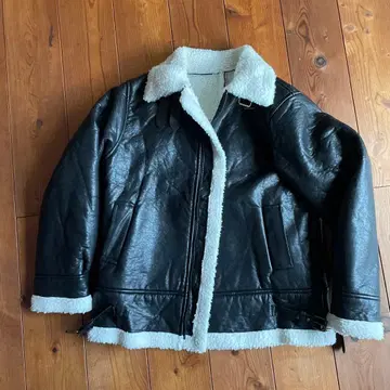 인조 가죽 보아 옷깃 자켓