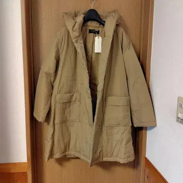 택 포함 새상품 쇼콜라피네 로브 베이지 후드 부착 롱 코트 경량