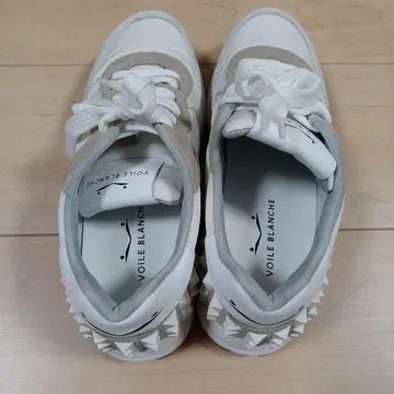 새상품 VOILE BLANCHE 스터드 스니커즈